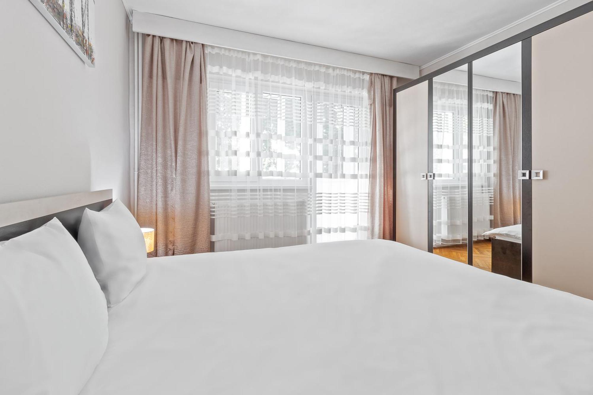 Apartament Helena Oradea Eksteriør bilde